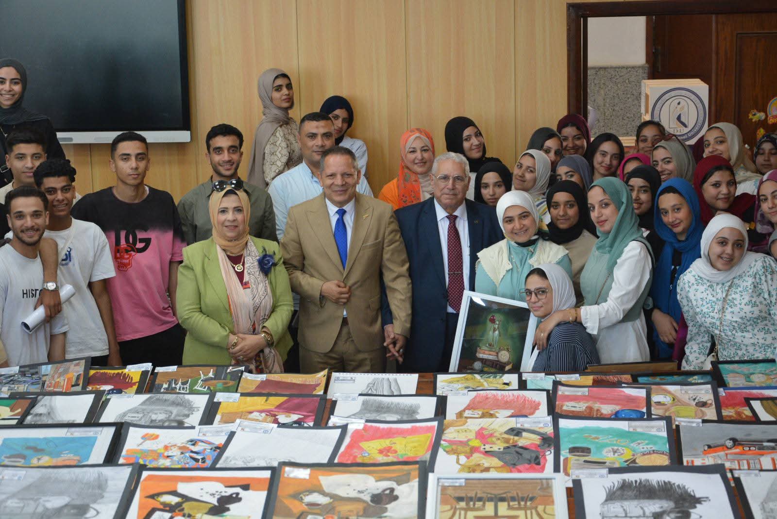 إبداعات فنية متميزة لطلاب كلية الفنون والتصميم بجامعة دمياط الأهلية في اختبارات الطبيعة الصامتة