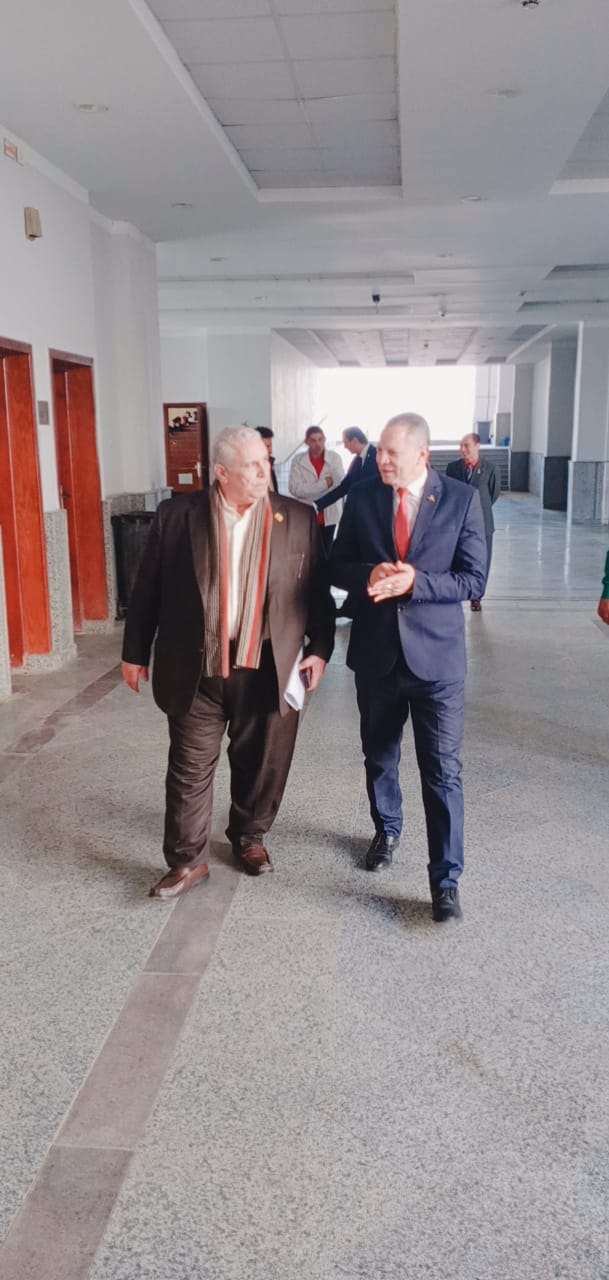 رئيس جامعة دمياط الأهلية يتفقد لجان امتحانات نهاية الفصل الدراسي الأول لكليات الجامعة للعام الدراسي ٢٠٢٥/٢٠٢٦