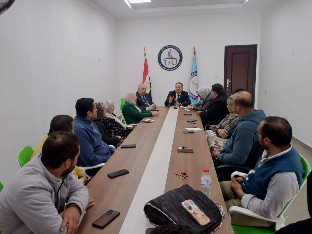 رئيس جامعة دمياط الأهلية يعقد اجتماعًا مع تشكيل الكنترول لمتابعة اختبارات منتصف الفصل الدراسي الثاني 