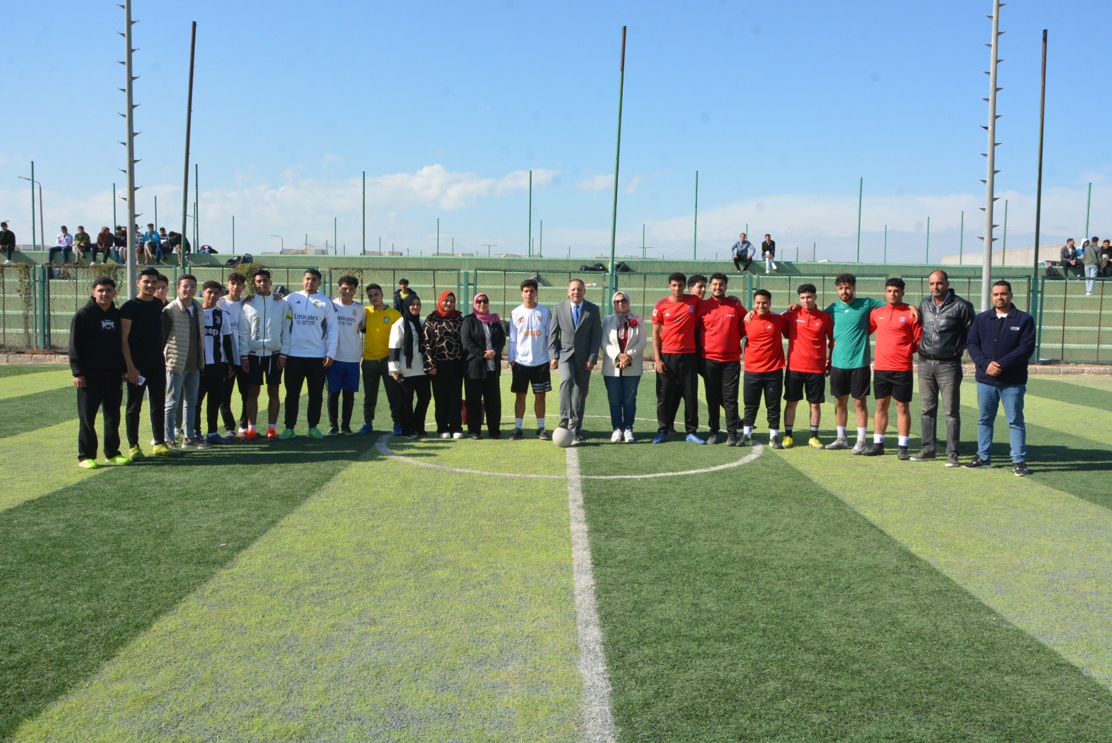 رئيس جامعة دمياط الأهلية يطلق أول دوري كرة قدم خماسي بالجامعة 