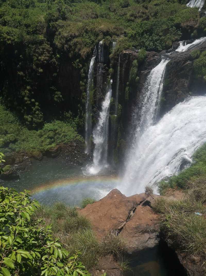 Arc-en-ciel sur l'une des chutes côté argentin