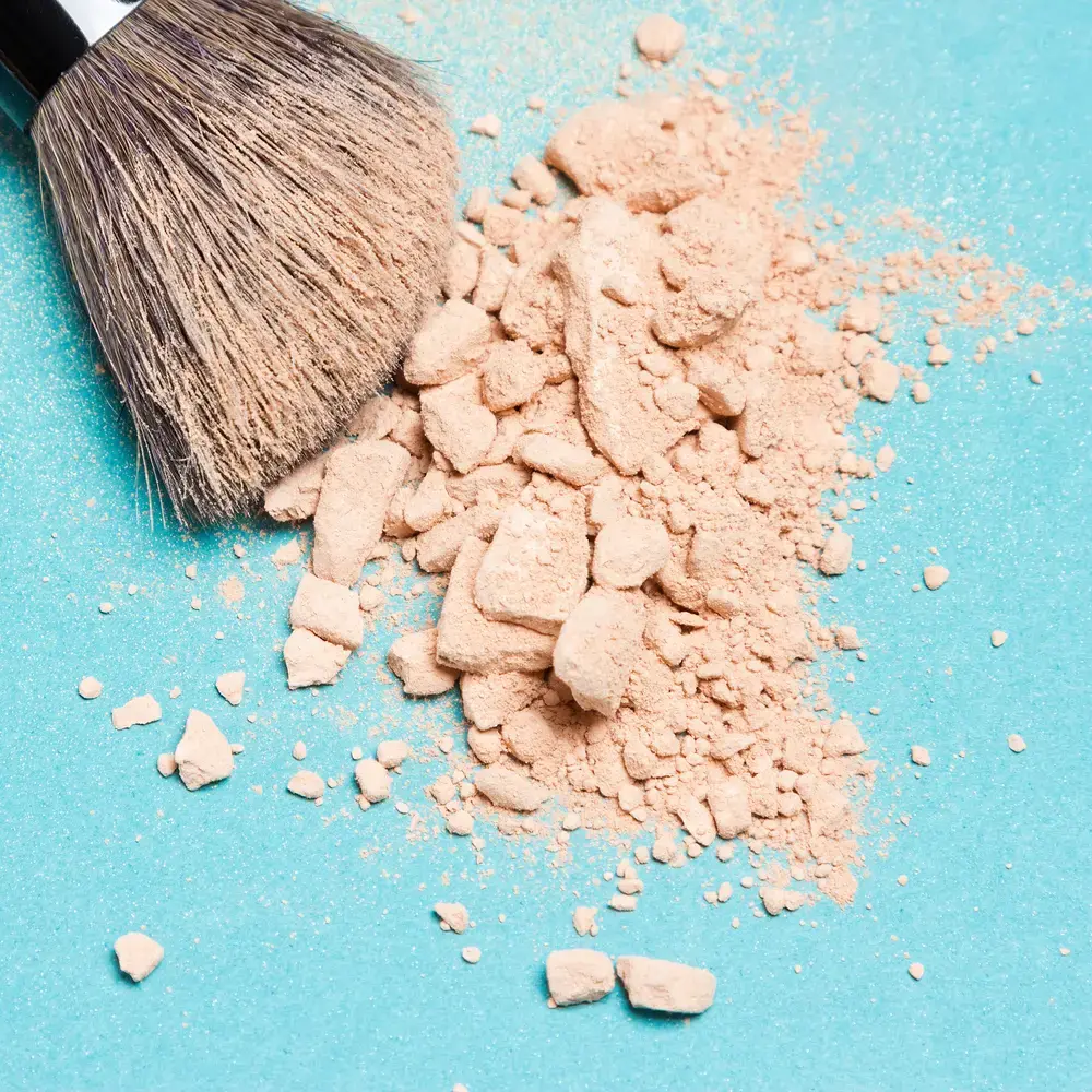 Limpia los artículos para maquillarte shampoo para bebés