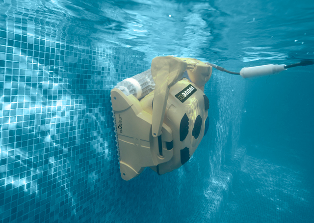 Wave100-Wall-Cleaning automatic pool cleaner for public pools