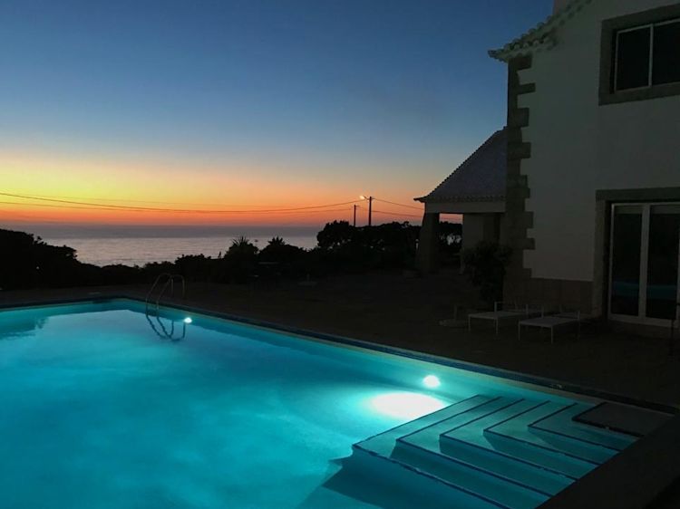 6. 5 reasons to take your lover to a holiday apartment (and not a hotel)