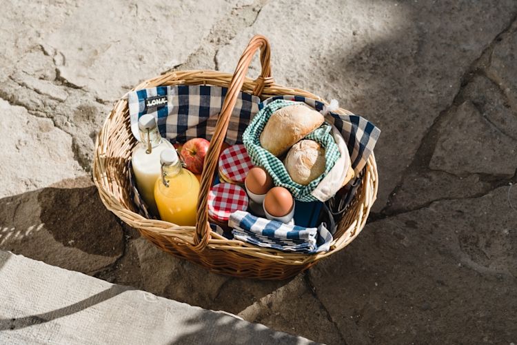 2.5 reasons to take your lover to a holiday apartment (and not a hotel)