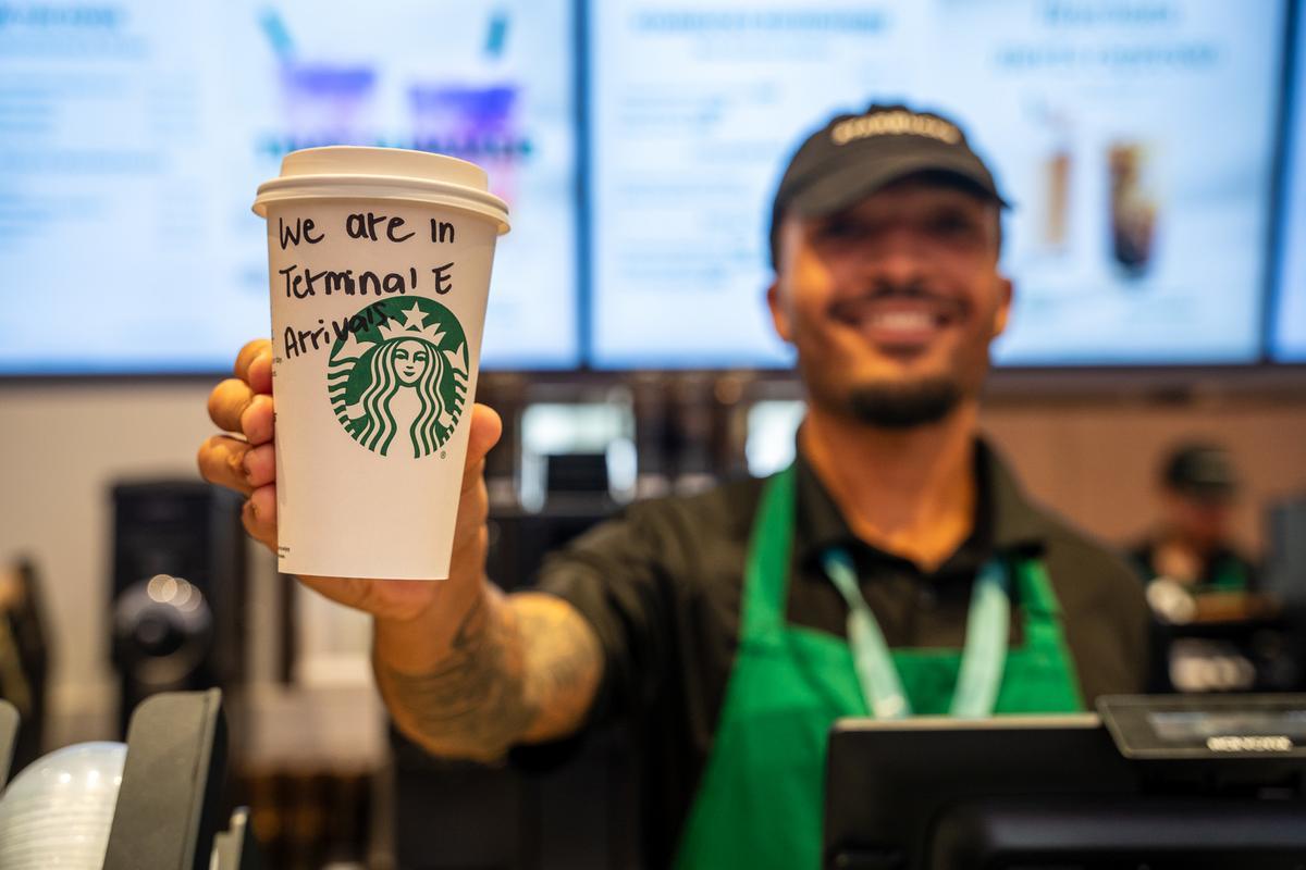 starbucks IAH Terminal E