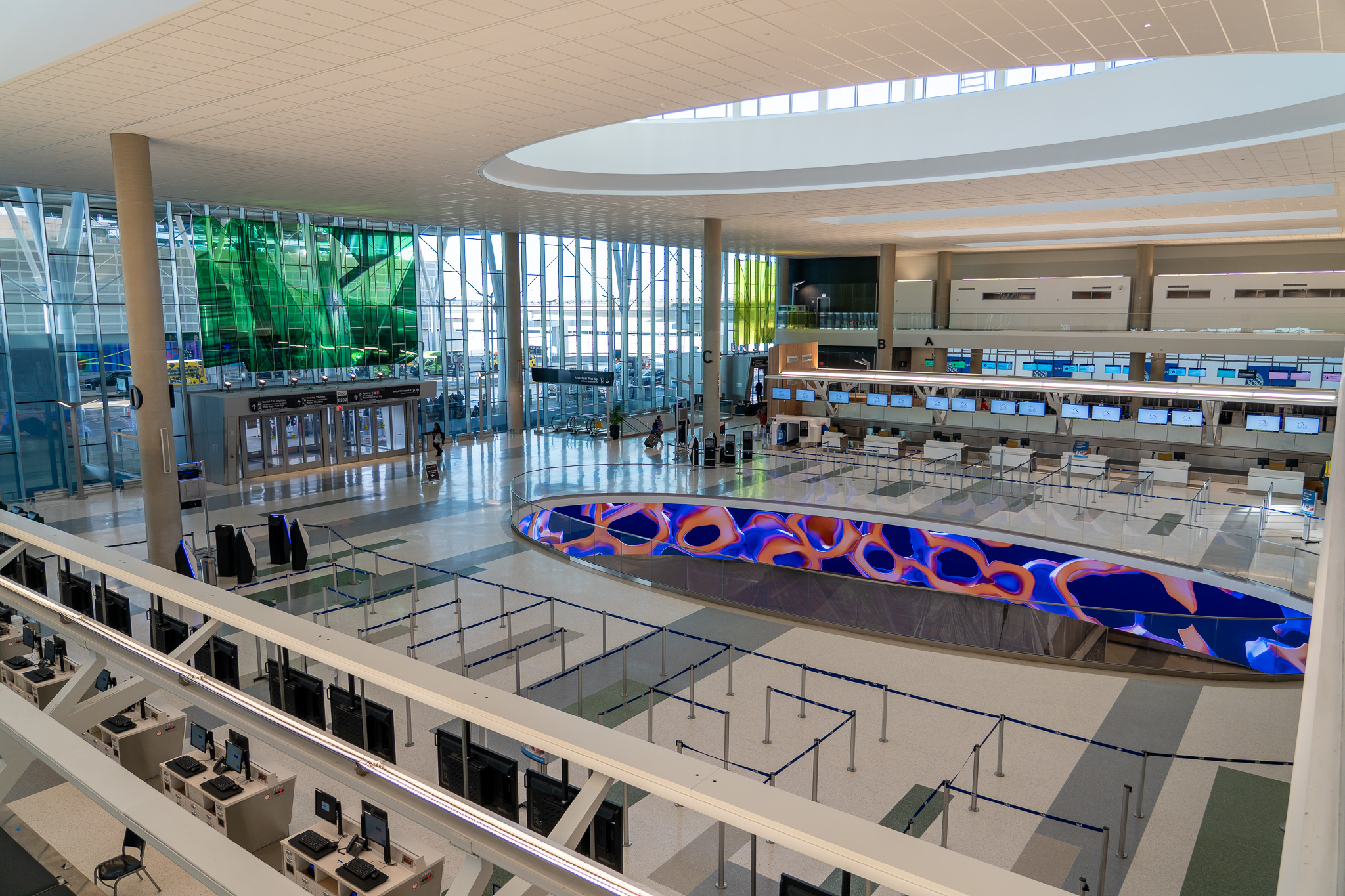 nternational check-in transitions at IAH