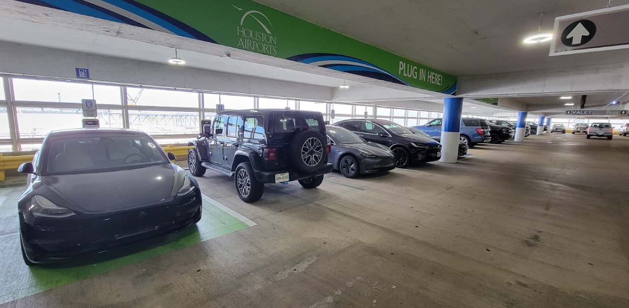 Parking at HOU Airport