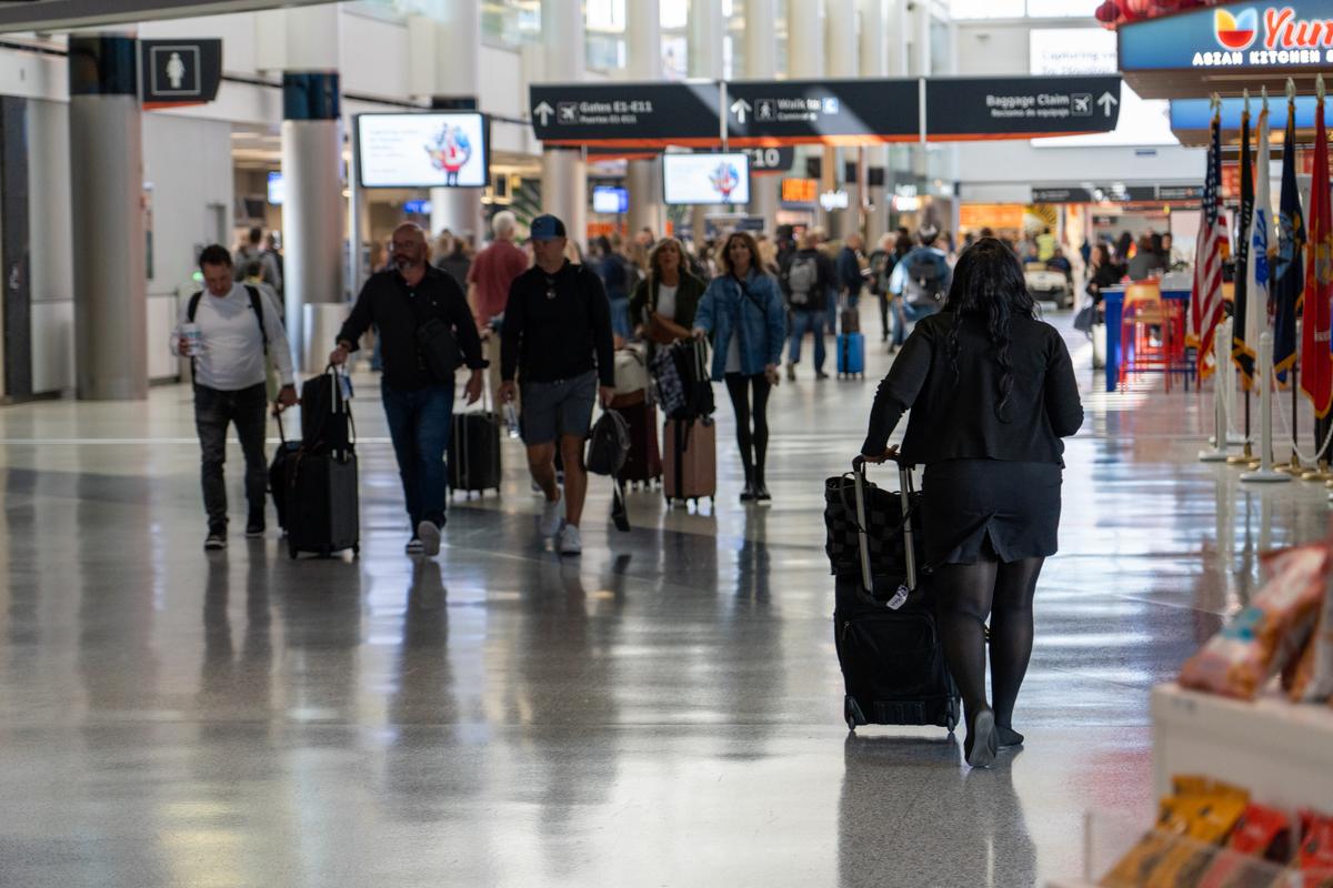 How to Avoid the Stress, Long Lines, and Cancellations During Holiday Travel