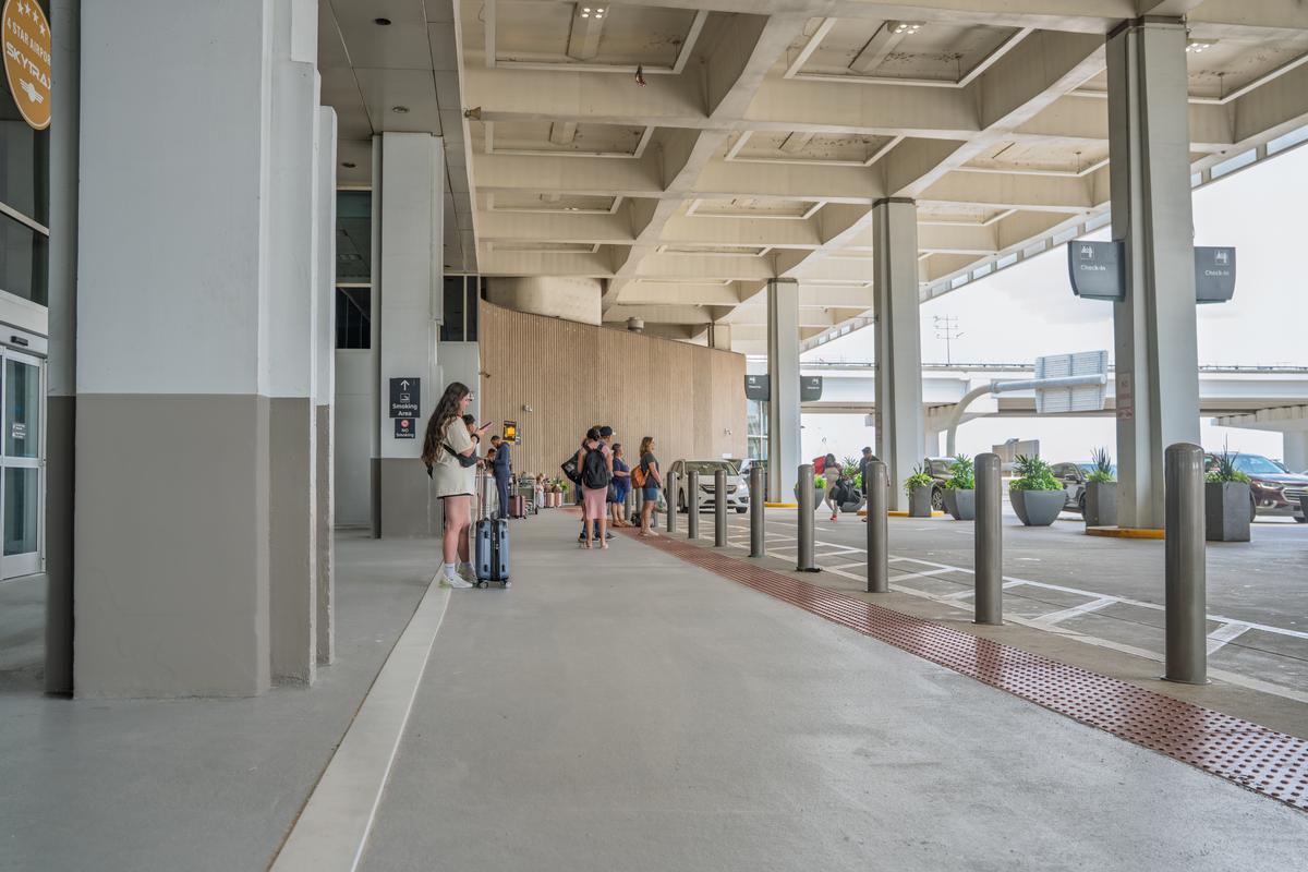 IAH Terminal A Departures Curb