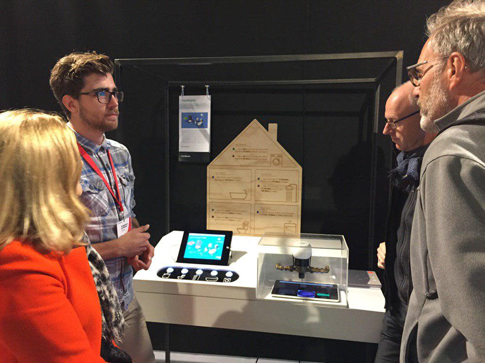 AquaDigital Explaining the Demonstrator