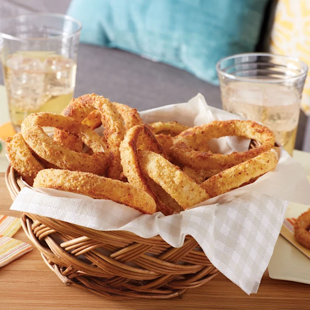 Image of a basket of baked onion rings with garlic and parmesan cheese