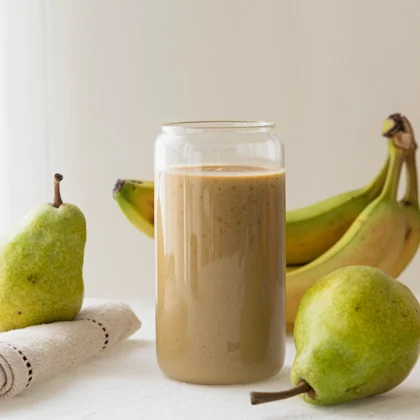 Image of pears, bananas with a smoothie glass