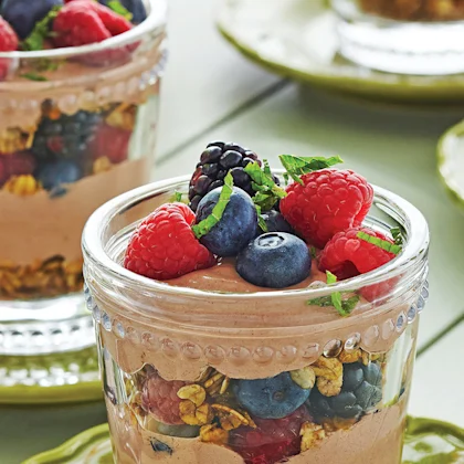 Image Recipe Crunchy Chocolate & Berry Yogourt Cups