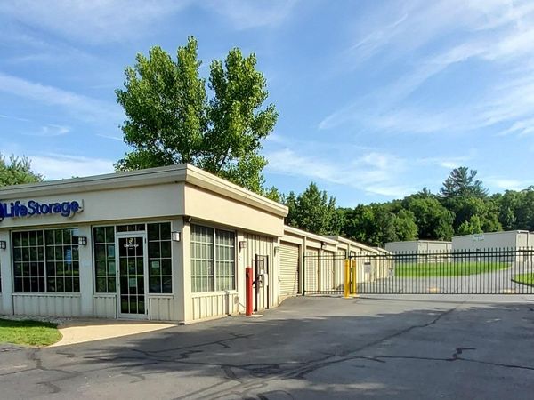 Extra Space Storage facility at 190 Oakwood Dr - Glastonbury, CT