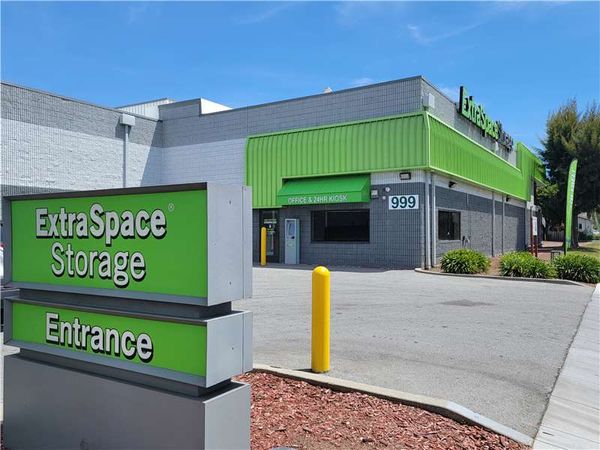 Extra Space Storage facility at 999 E Bayshore Rd - East Palo Alto, CA