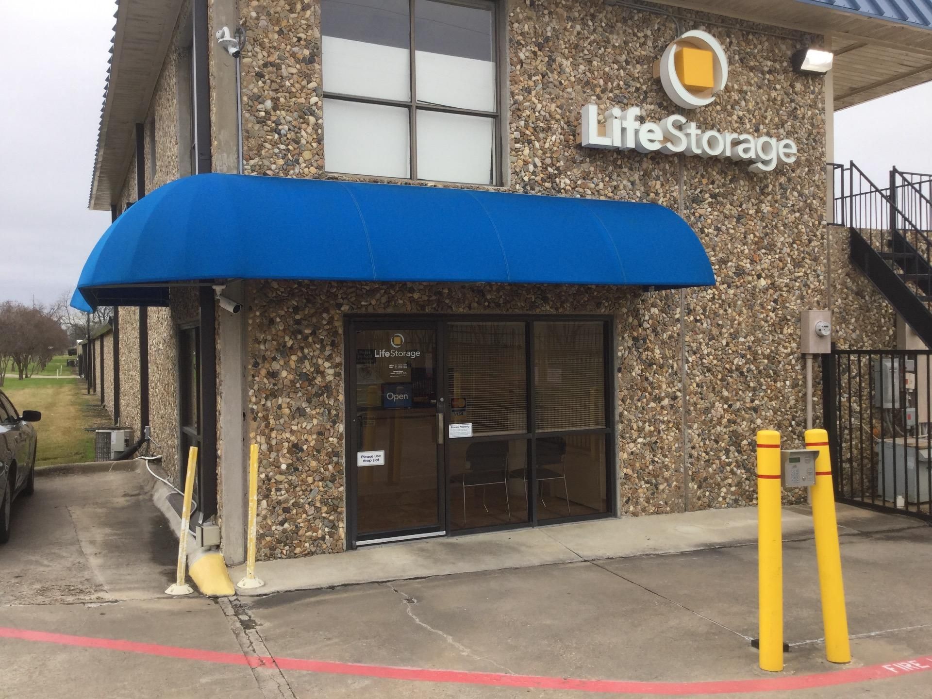 Extra Space Storage  2233 Franklin Dr in Mesquite, TX