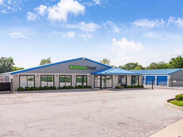 Extra Space Storage facility at 7634 Madison Ave - Indianapolis, IN