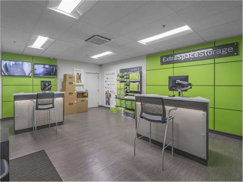10×5 Self Storage Unit in Burlingame, CA 1280 Rollins Rd Burlingame, California 3