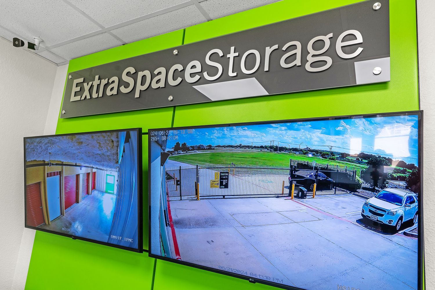 Extra Space Storage  1376 NW Summercrest Blvd in Burleson, TX