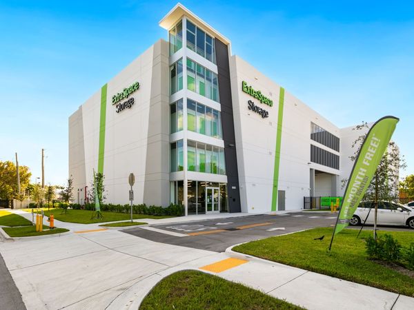 Extra Space Storage facility at 860 SW 143rd Ave - Miami, FL