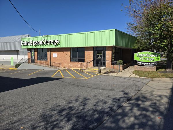 Extra Space Storage facility at 10590 Metropolitan Ave - Kensington, MD