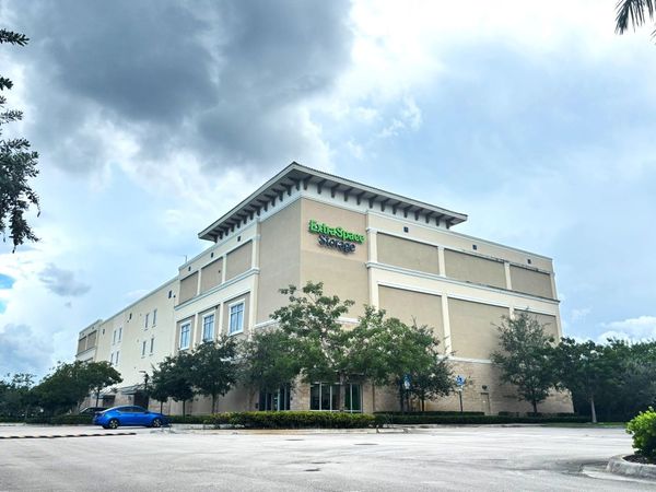 Extra Space Storage facility at 14904 SW 30th St - Miramar, FL