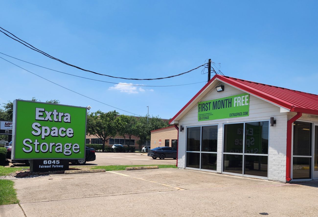Extra Space Storage in Pasadena, TX  6045 Fairmont Pkwy