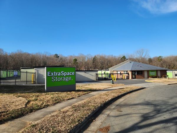 Extra Space Storage facility at 1400 Orchard Lake Dr - Charlotte, NC