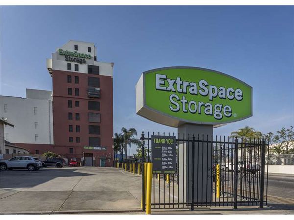 Extra Space Storage facility at 2800 W Pico Blvd - Los Angeles, CA