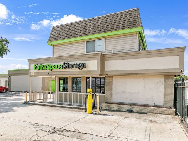 Extra Space Storage facility at 815 E Fletcher Ave - Tampa, FL