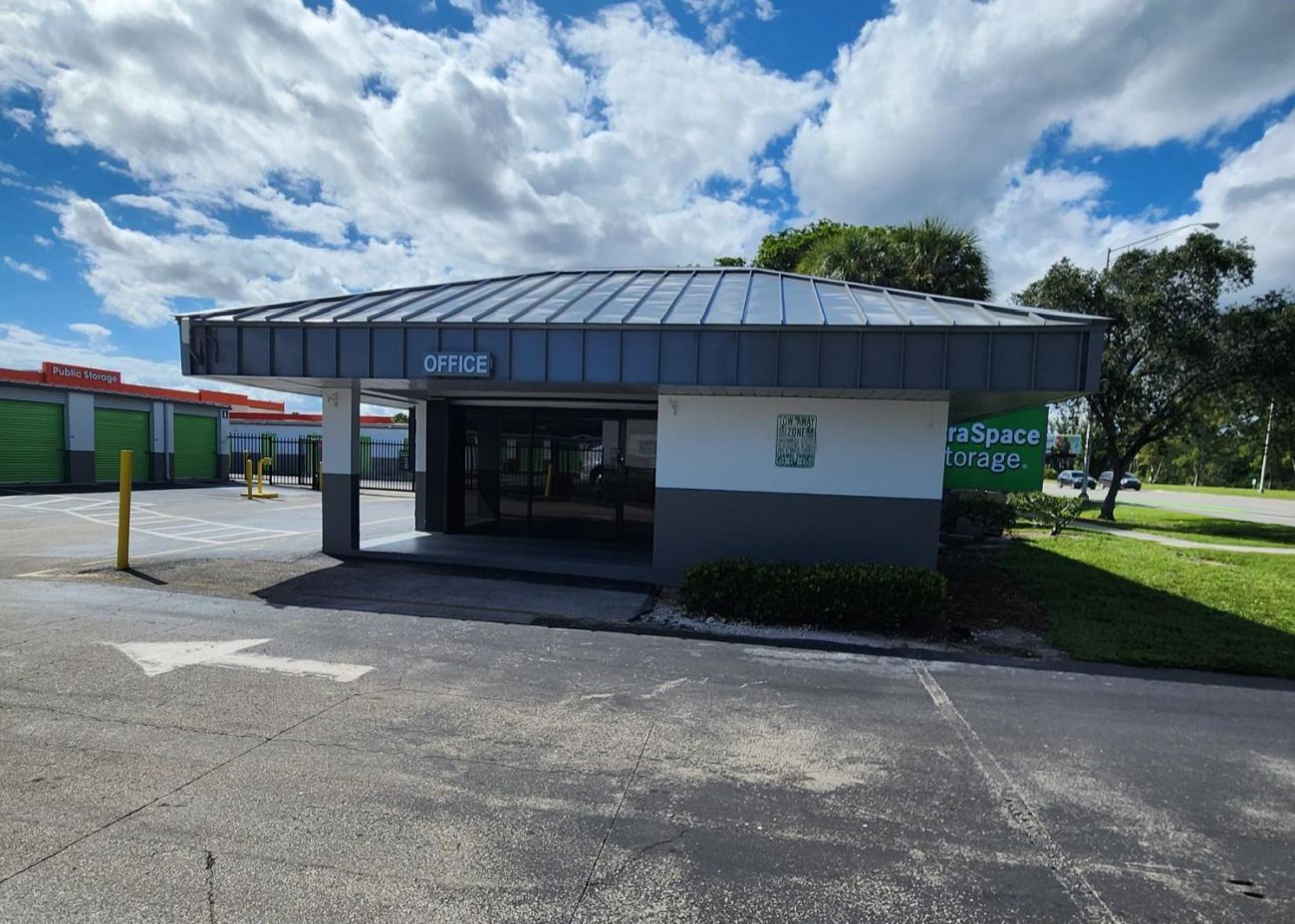 Extra Space Storage  1500 W Sample Rd in Deerfield Beach, FL