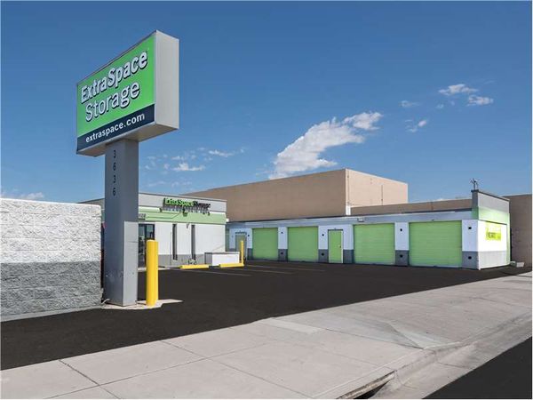 Extra Space Storage facility at 3636 E Washington St - Phoenix, AZ