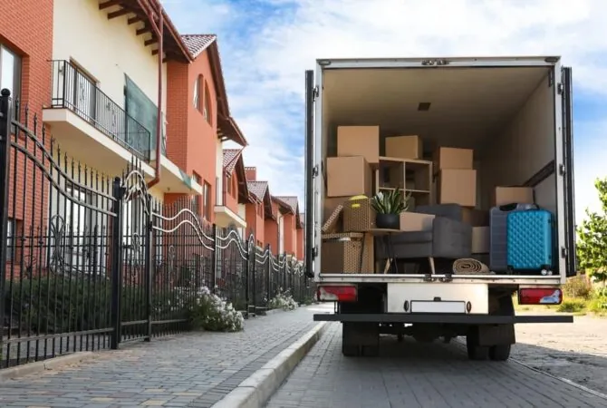 Article image for: Thinking of Hiring Local Movers? Consider These Pros & Cons