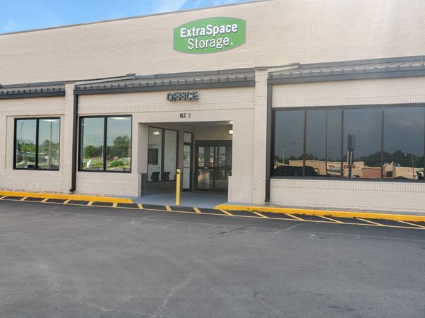 Extra Space Storage facility at 827 N Houston Rd - Warner Robins, GA