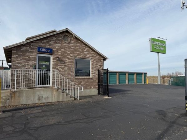 Extra Space Storage facility at 1740 W 6020 S - Taylorsville, UT