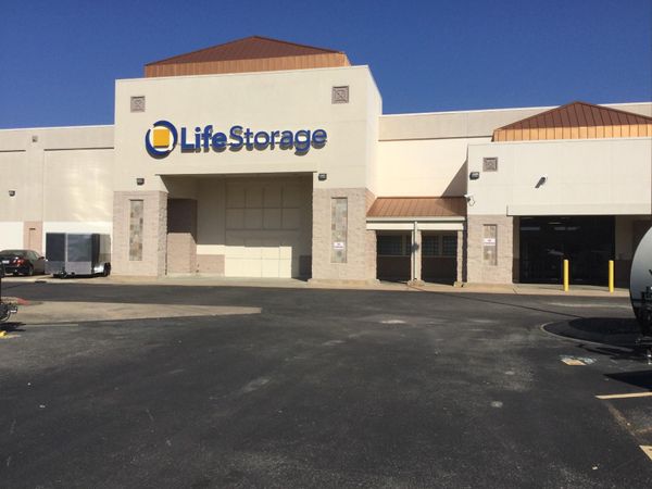 Life Storage facility on 1770 E T C Jester Blvd - Houston, TX