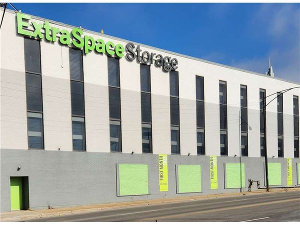 Extra Space Storage facility at 2100 W Fullerton Ave - Chicago, IL