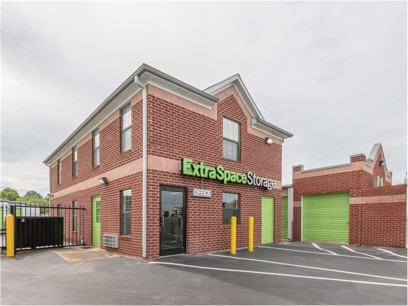 Extra Space Storage  7301 Winchester Rd in Memphis, TN