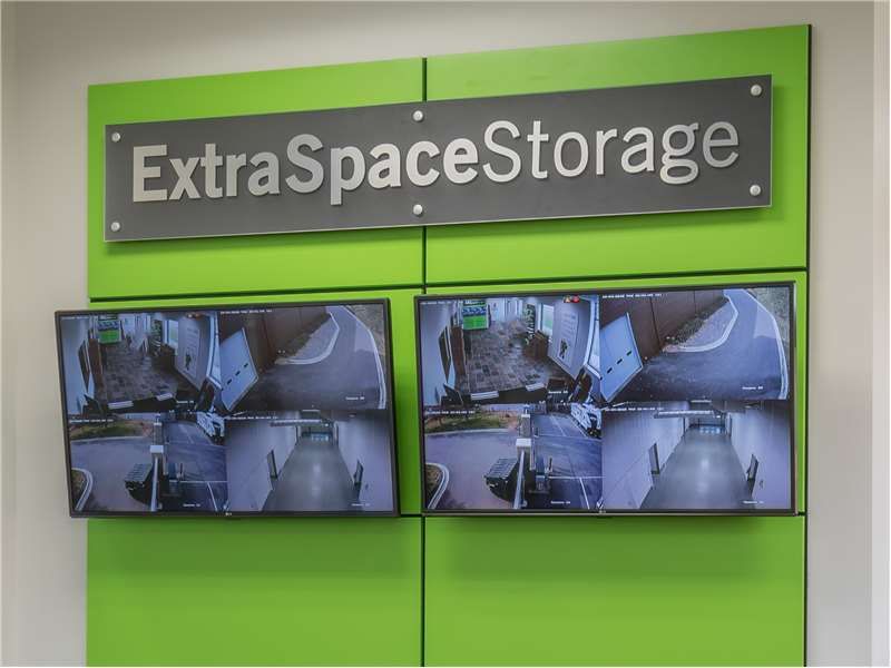 Extra Space Storage  5305 Parkdale Dr in Minneapolis, MN