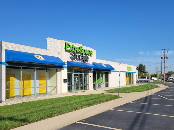 Extra Space Storage facility at 3000 N River Rd - River Grove, IL