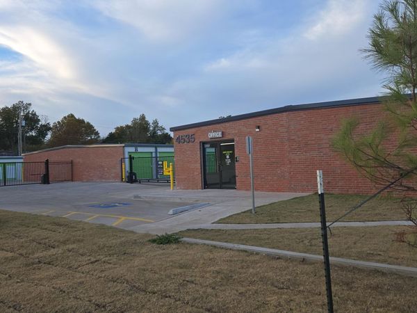Extra Space Storage facility at 4535 NW 63rd St - Oklahoma City, OK