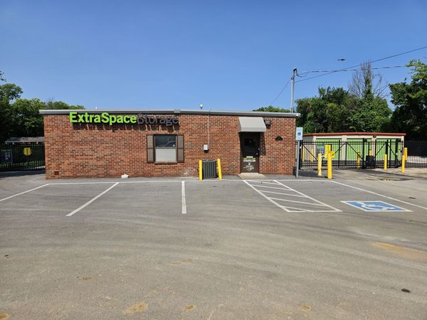 Extra Space Storage facility at 134 Walton Ferry Rd - Hendersonville, TN