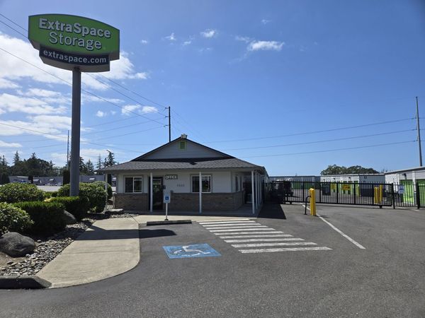 Extra Space Storage facility at 7880 S Tacoma Way - Tacoma, WA