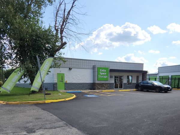 Extra Space Storage facility at 517 Volvo Pkwy - Chesapeake, VA