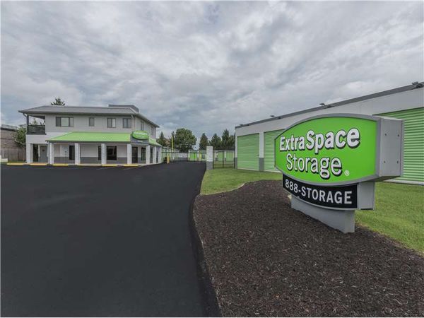 Extra Space Storage facility at 4605 Wattbourne Ln - Louisville, KY