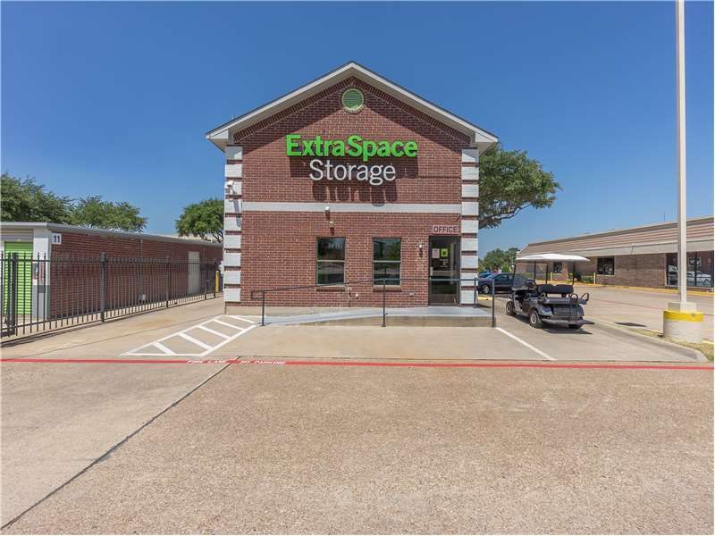 Extra Space Storage  1712 W Randol Mill Rd in Arlington, TX
