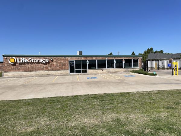 Life Storage facility on 15505 N Pennsylvania Ave - Edmond, OK