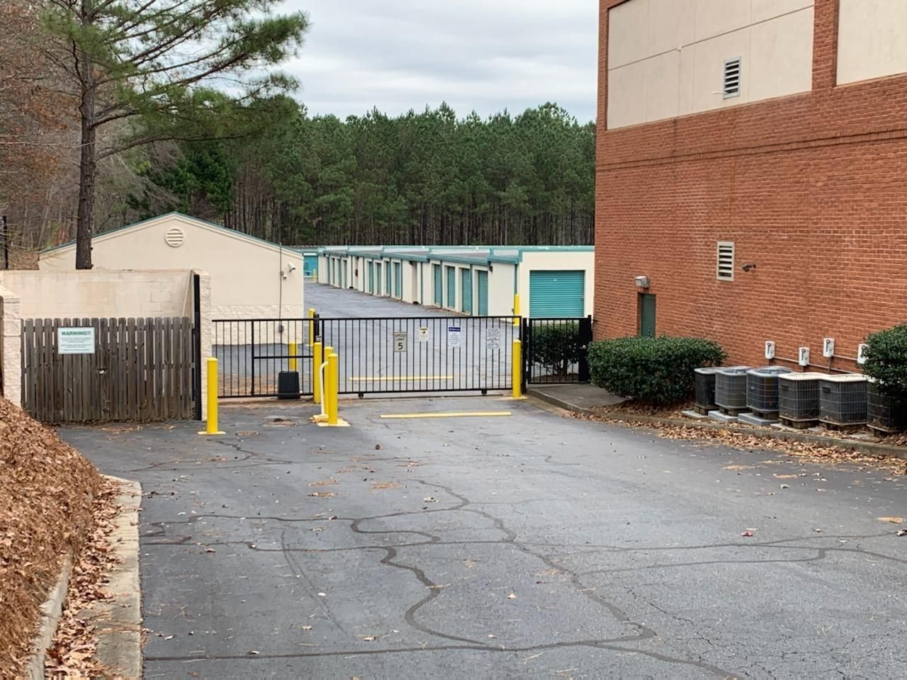 20×10 Self Storage Unit in Roswell, GA 105 Mansell Pl Roswell, Georgia 2