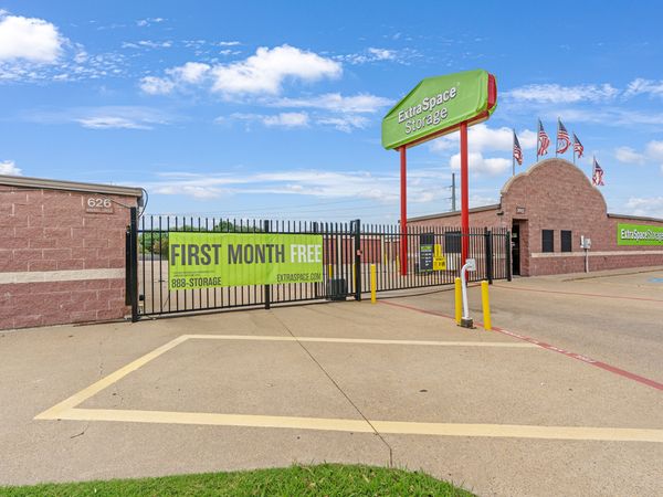 Extra Space Storage facility at 626 Windbell Cir - Mesquite, TX